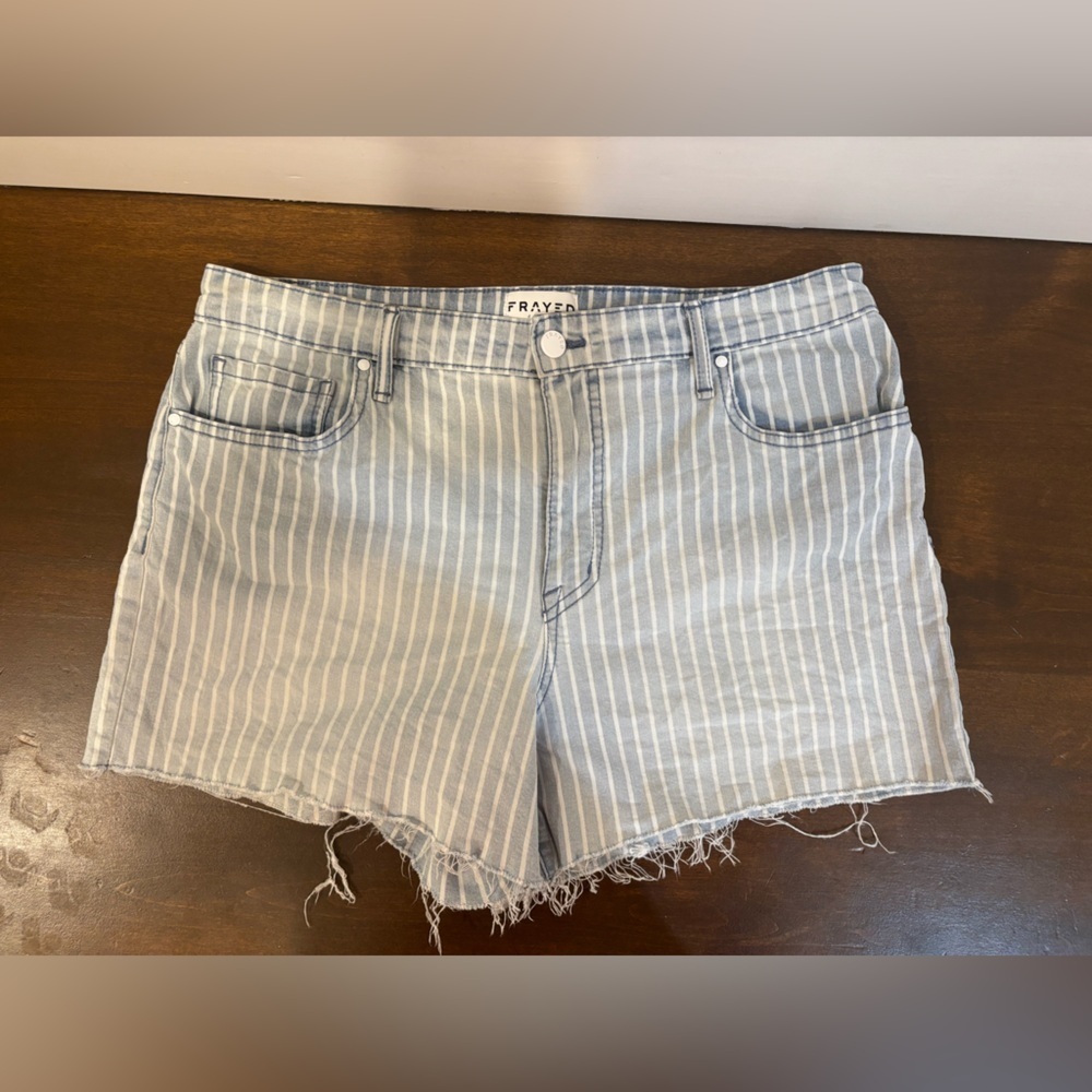 FRAYED Denim Shorts Striped women’s 12/31